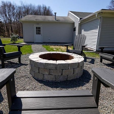 Pocono Lake Retreat - Relaxing 3Bdm Retreat W/ High Speed Wi-Fi, Work Space And Firepit Exterior photo