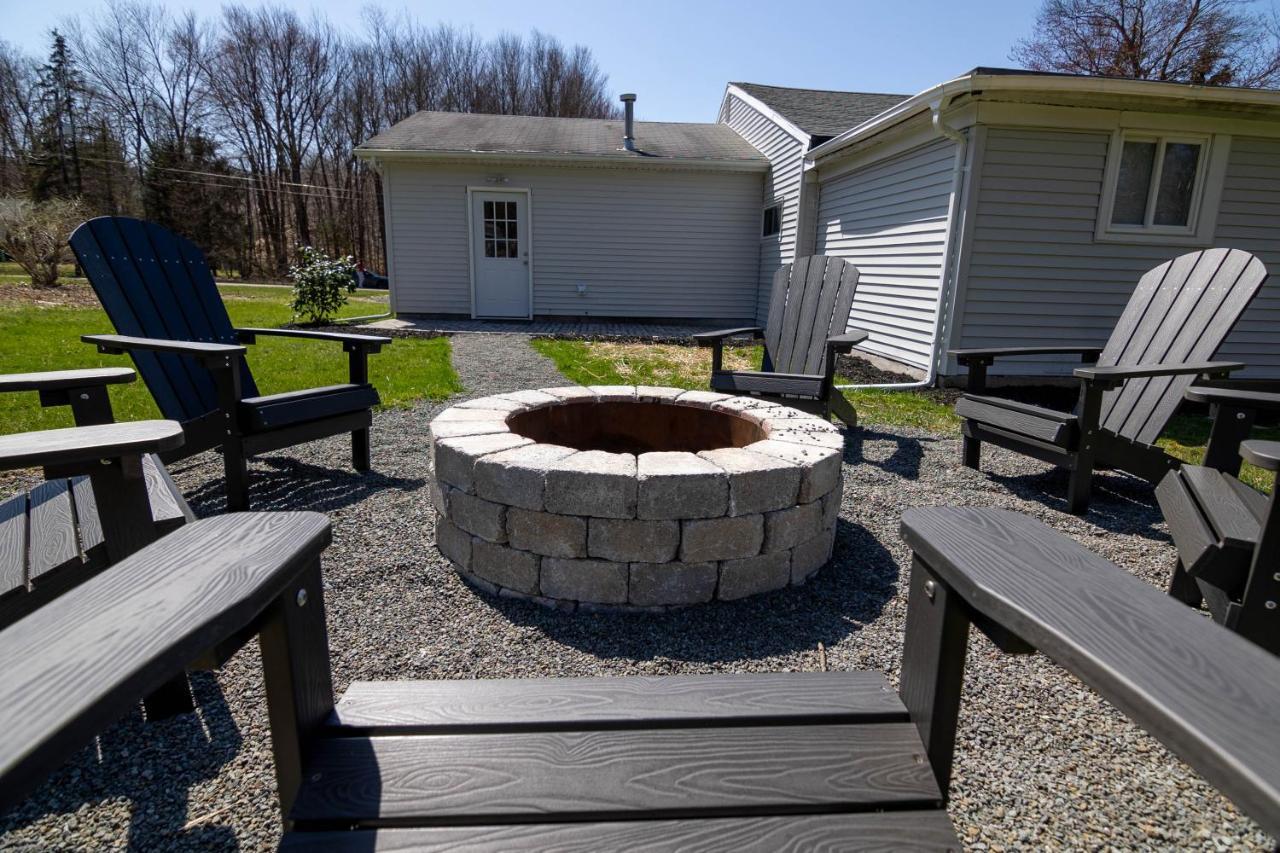 Pocono Lake Retreat - Relaxing 3Bdm Retreat W/ High Speed Wi-Fi, Work Space And Firepit Exterior photo